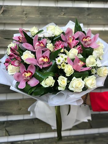 Букет цветов из: Розы и Хризантемы в Мулино
