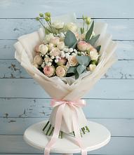 Букет цветов из:  Розы и Лизиантусы в Мулино