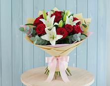 Букет цветов из:  Лилии и Розы в Мулино