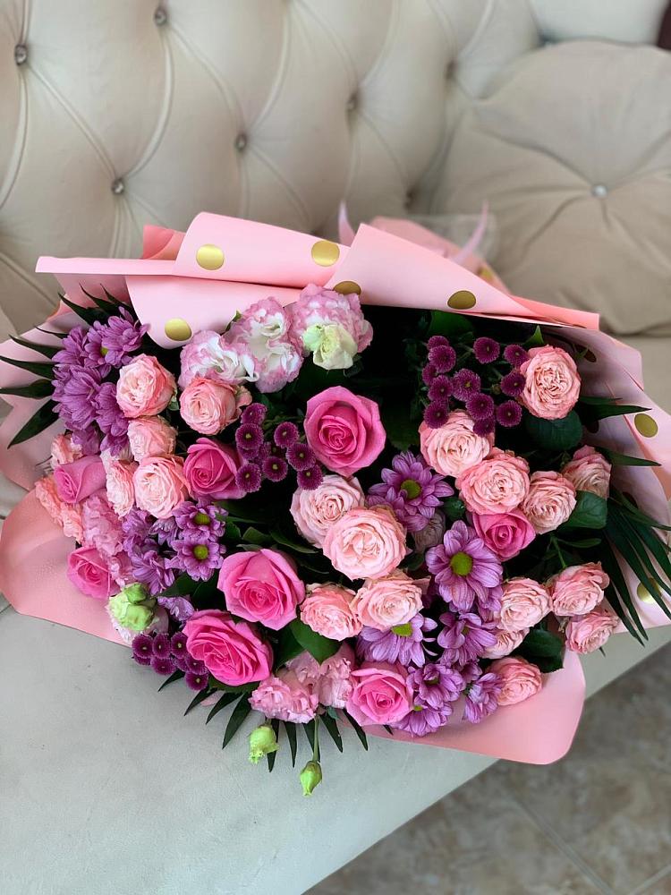 Букет цветов из: Хризантемы, Розы и Лизиантусы в Мулино