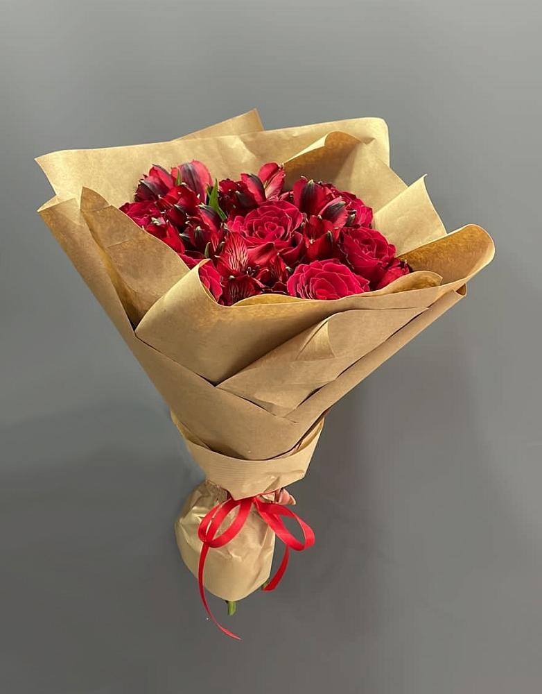 Букет цветов из: Альстромерии и Розы в Мулино