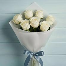 Букет 7 Белых роз Эдлесс Лав в Мулино