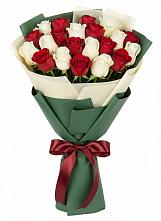 Букет Микс из красных и белых роз в Мулино