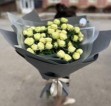 Букет Белые кустовые розы Солинеро в Мулино