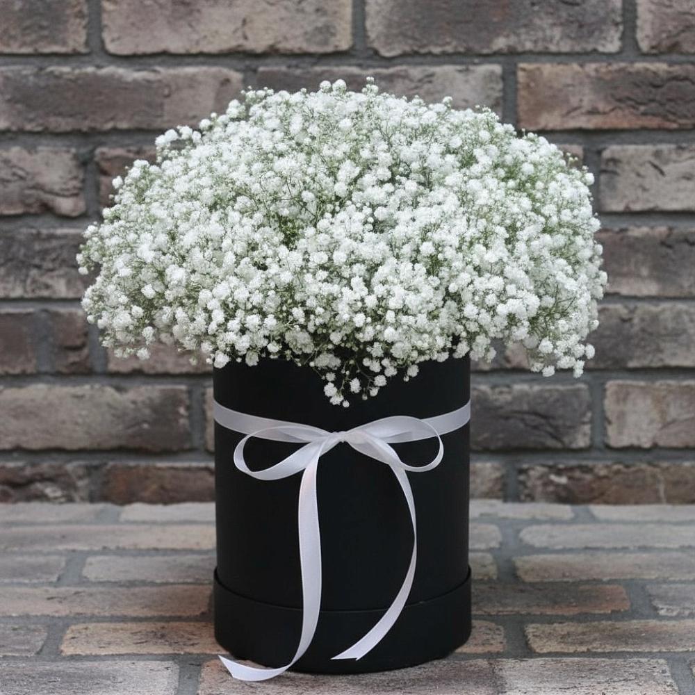 Цветочная композиция из Гипсофила в шляпной коробке в Мулино