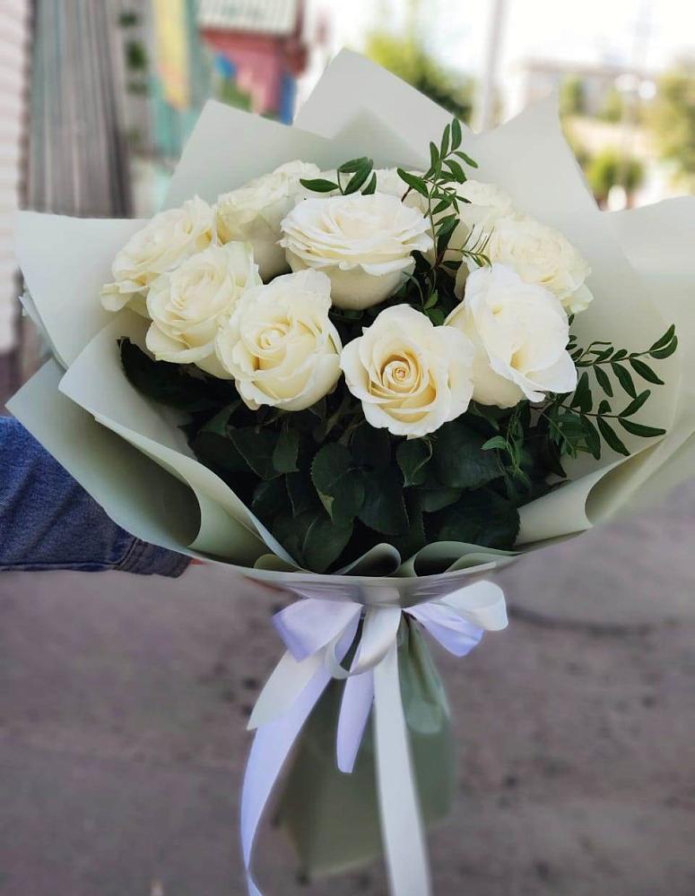 Букет Белые розы Проуд в Мулино