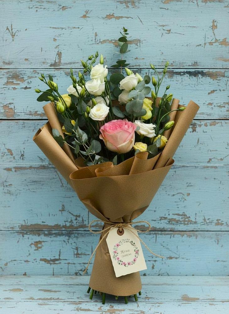 Букет цветов из: Розы и Лизиантусы в Мулино