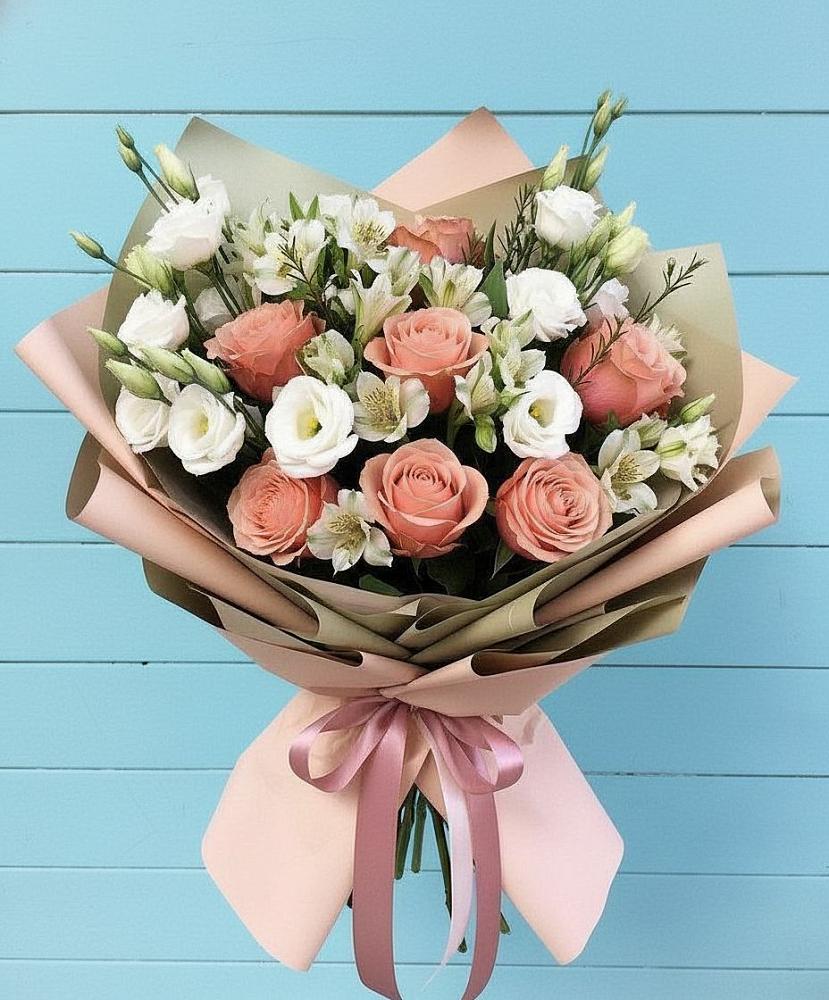 Букет цветов из: Розы, Альстромерии и Лизиантусы в Мулино