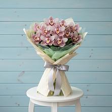 Букет цветов из:  Орхидеи и Розы в Мулино