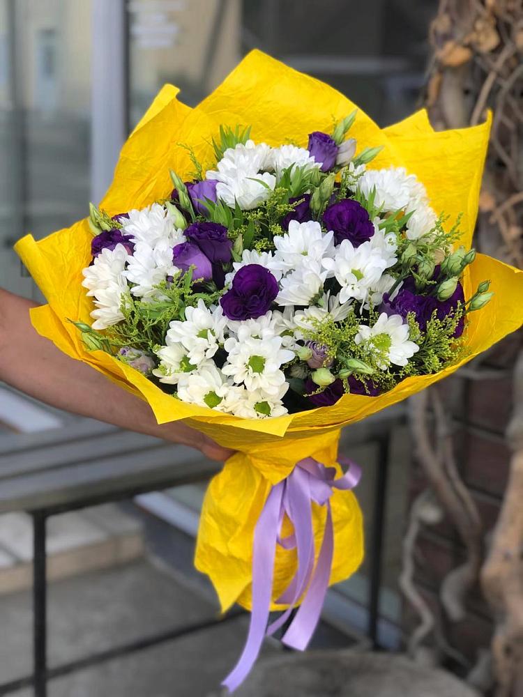 Букет цветов из: Ирисы, Хризантемы и Ромашки в Мулино