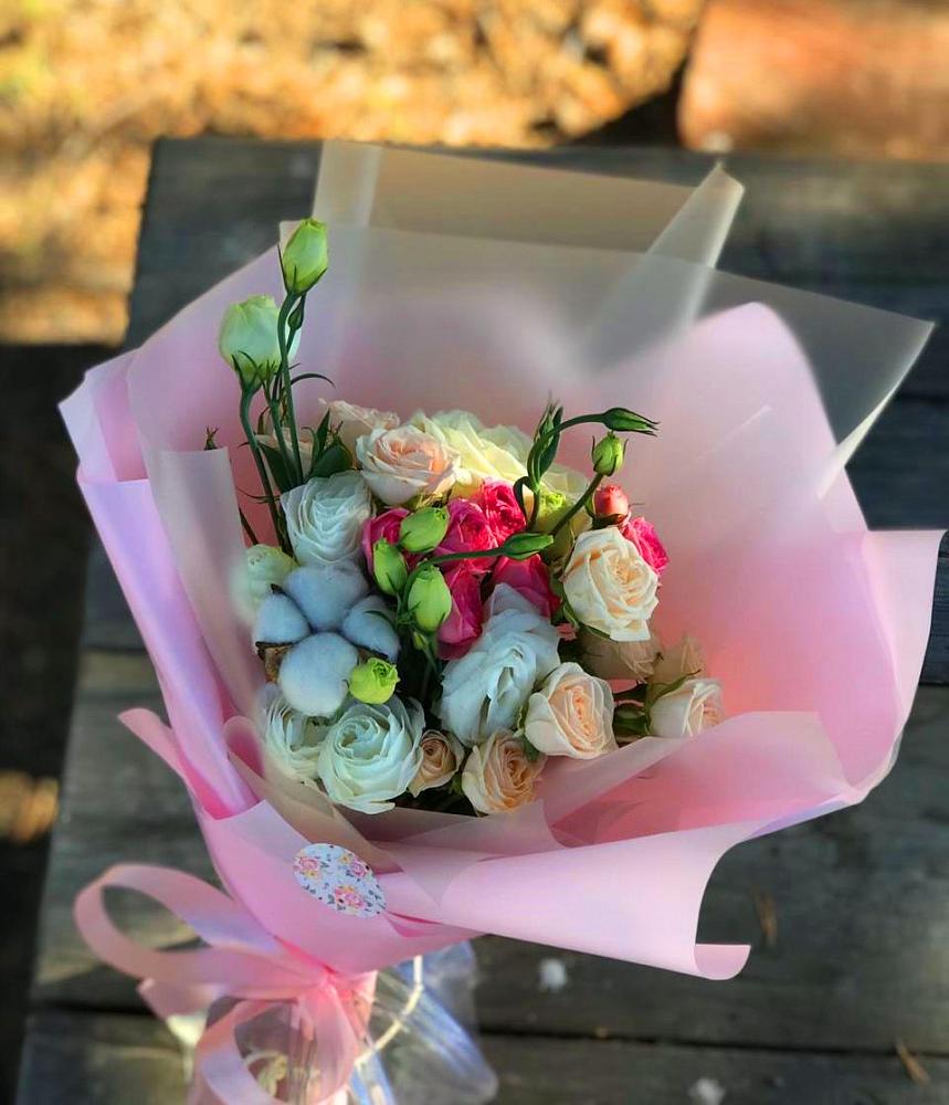 Букет цветов из: Розы и Лизиантусы в Мулино