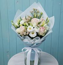 Букет цветов из:  Розы и Лизиантусы в Мулино