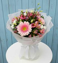 Букет цветов из:  Герберы, Альстромерии и Лизиантусы в Мулино