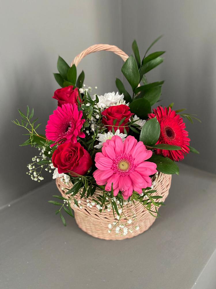 Цветочная композиция из Розы, Хризантемы и Герберы в корзине в Мулино