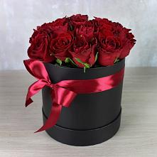 Цветочная композиция из Розы в шляпной коробке в Мулино