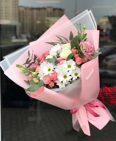 Букет цветов из: Розы, Лизиантусы и Хризантемы в Мулино