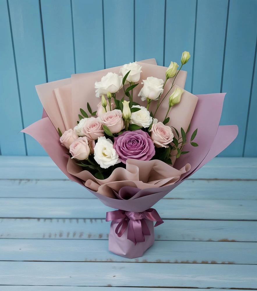 Букет цветов из: Розы и Лизиантусы в Мулино